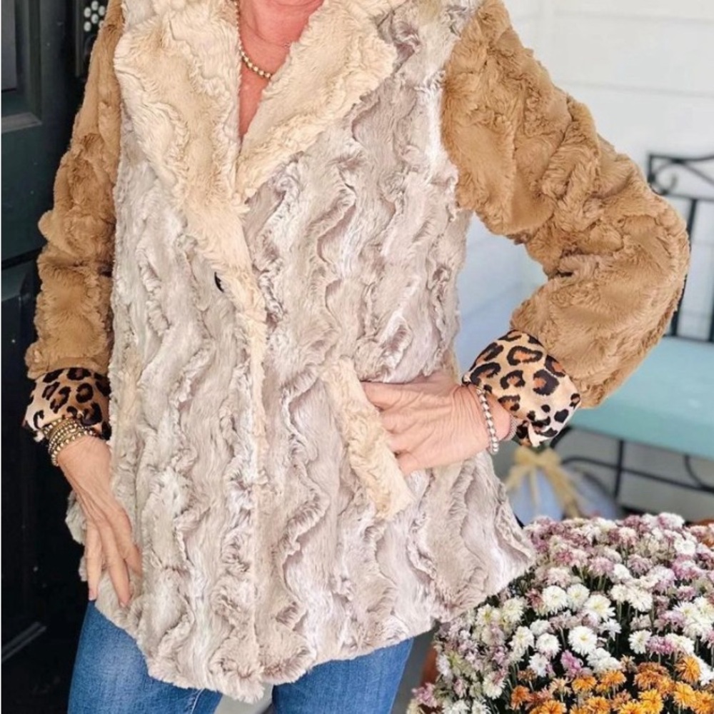 Ivy Jane patchwork faux fur swing jacket. Size M. NWT